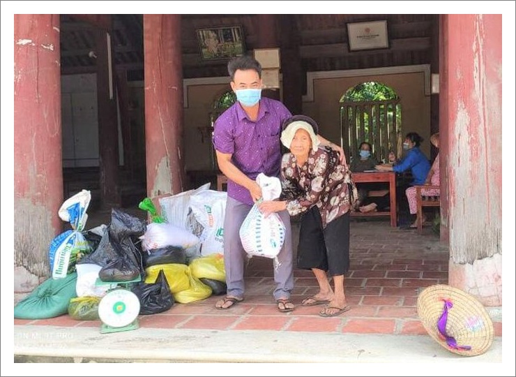 1.000 tấn hàng hỗ trợ Covid-19 của người dân Thanh Hóa lên tàu biển vào TP HCM | Hùng Vương